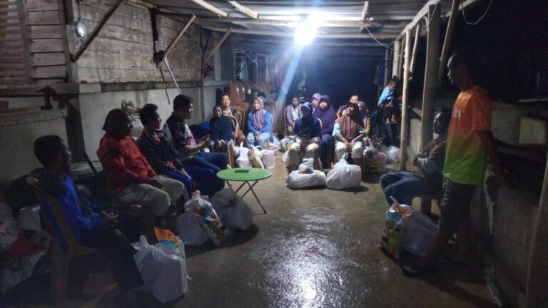 40 Rumah Terendam Banjir, Pemdes Perlang Salurkan Bantuan Kepada Para Korban