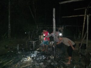 Akibat Konsleting, Sebuah Rumah di Desa Pengek Terbakar