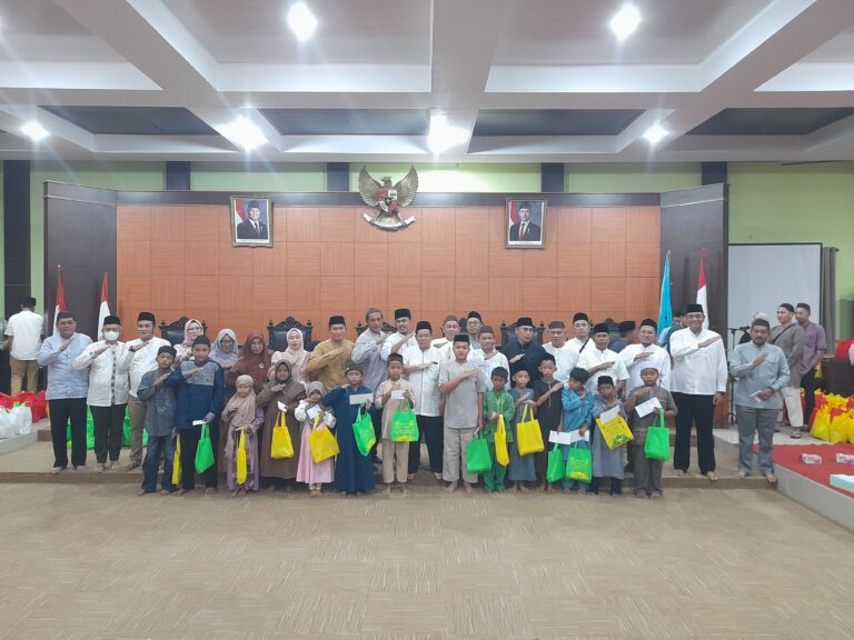 Ramadan Penuh Berkah, Dewan Perwakilan Rakyat Daerah Kabupaten Bangka Tengah dan Forkopimda Bateng Berbagi dengan Anak Yatim