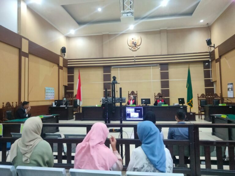 Dua Terdakwa Korupsi Dana Kerja Sama TAHURA Bukit Mangkol Divonis 2 Tahun Penjara