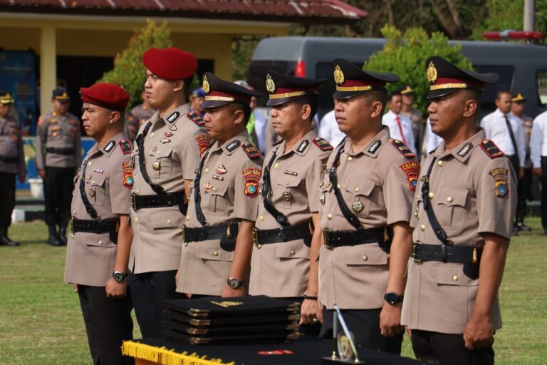 Kapolres Bangka Tengah Pimpin Pergantian Sejumlah Pejabat Utama dan Kapolsek