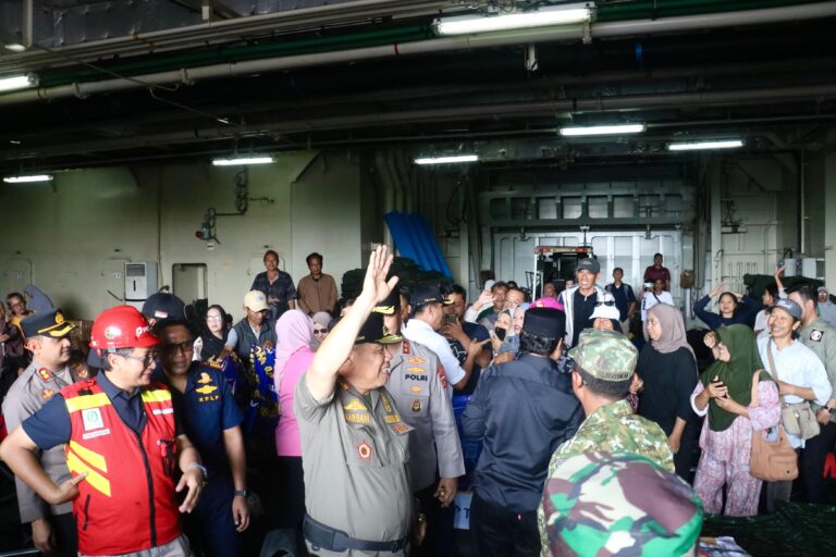 Gubernur Babel Berangkatkan Arus Balik Mudik Gratis dengan KRI Semarang ke Jakarta