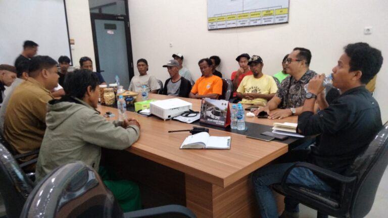 Diduga Ada Kebocoran Limbah PT PSM ke DAS, Warga Datangi Kantor Desa Perlang